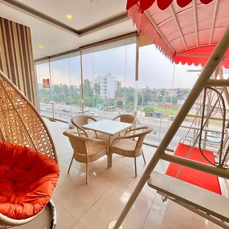 Hotel The Pearl Grand - Top Rated ! Most Awarded ! Parking ! Lift ! Luxury Rooms ! Best Selling Zirakpur Kültér fotó