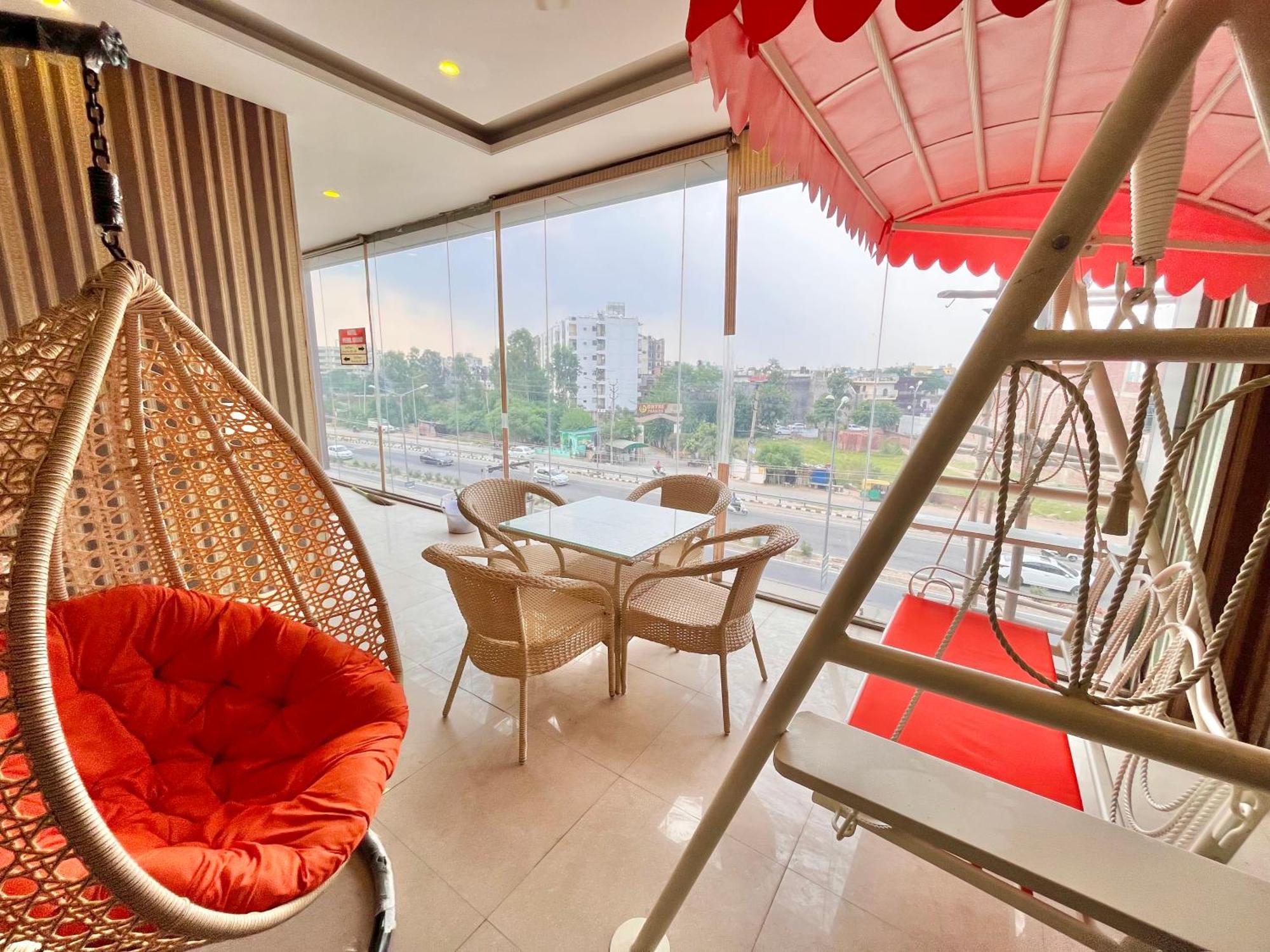 Hotel The Pearl Grand - Top Rated ! Most Awarded ! Parking ! Lift ! Luxury Rooms ! Best Selling Zirakpur Kültér fotó