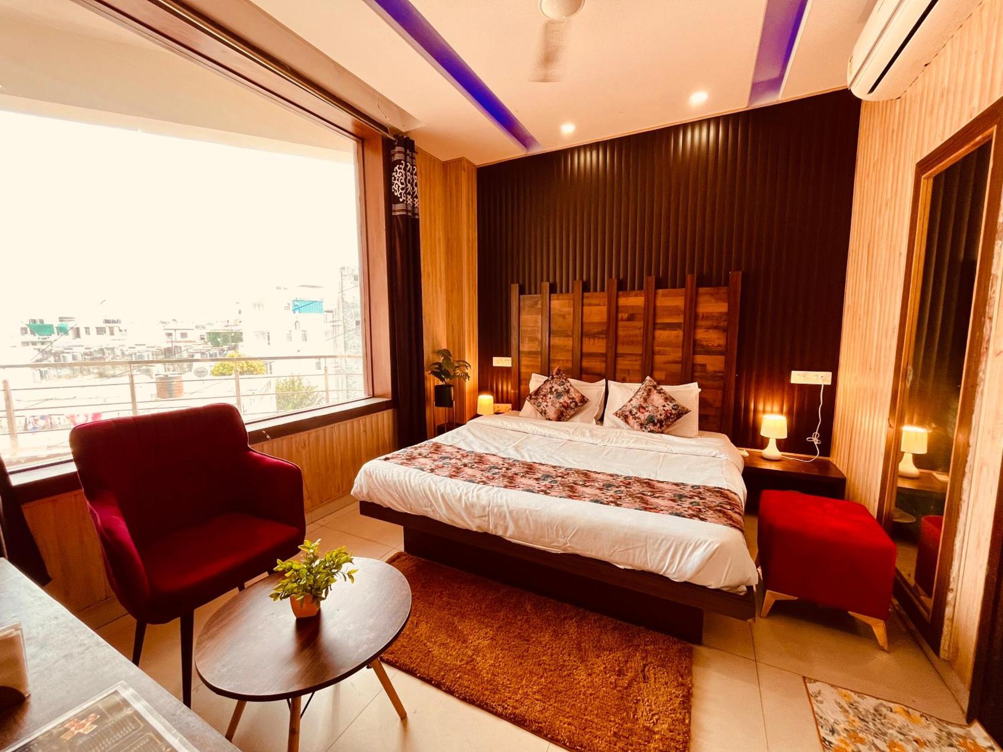 Hotel The Pearl Grand - Top Rated ! Most Awarded ! Parking ! Lift ! Luxury Rooms ! Best Selling Zirakpur Kültér fotó