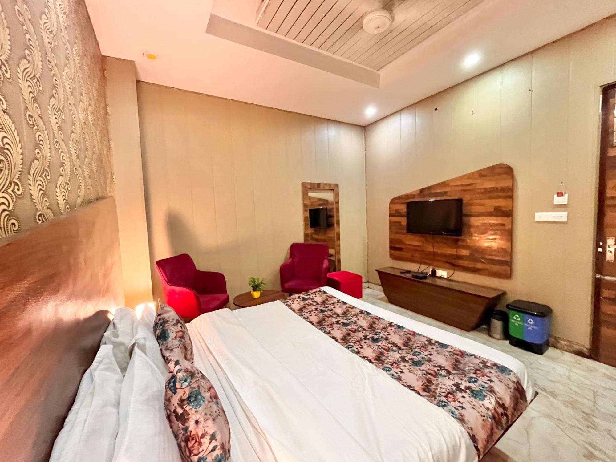 Hotel The Pearl Grand - Top Rated ! Most Awarded ! Parking ! Lift ! Luxury Rooms ! Best Selling Zirakpur Kültér fotó