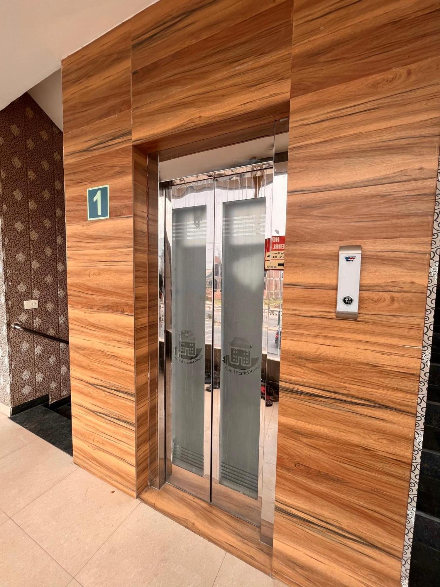 Hotel The Pearl Grand - Top Rated ! Most Awarded ! Parking ! Lift ! Luxury Rooms ! Best Selling Zirakpur Kültér fotó