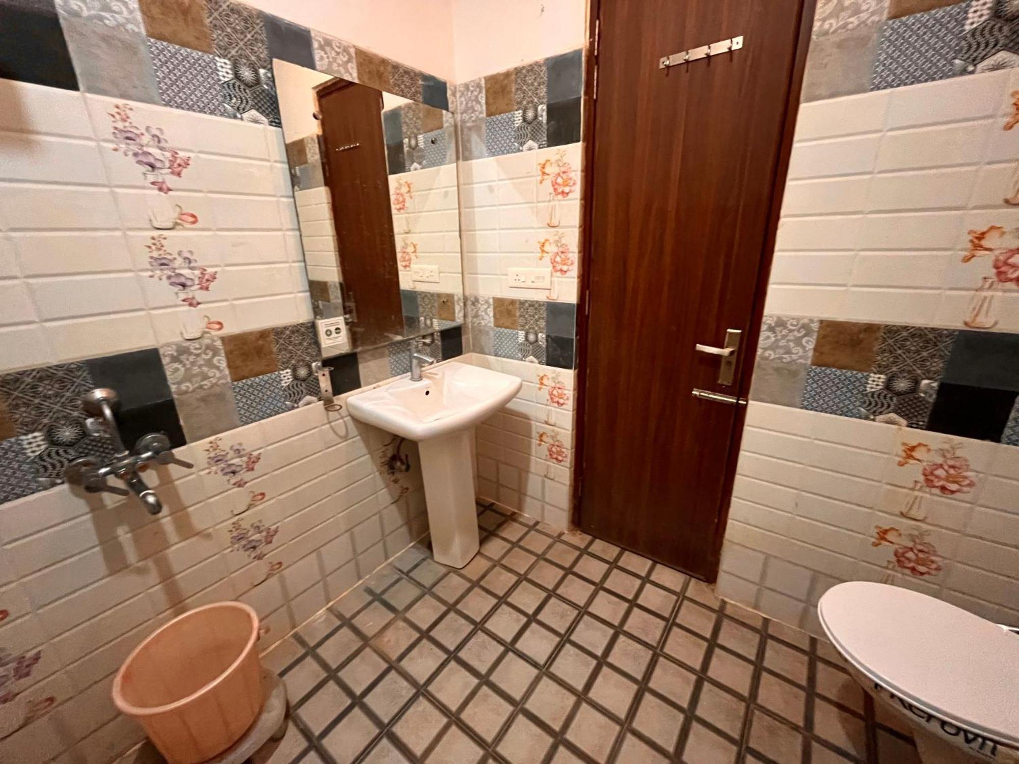 Hotel The Pearl Grand - Top Rated ! Most Awarded ! Parking ! Lift ! Luxury Rooms ! Best Selling Zirakpur Kültér fotó
