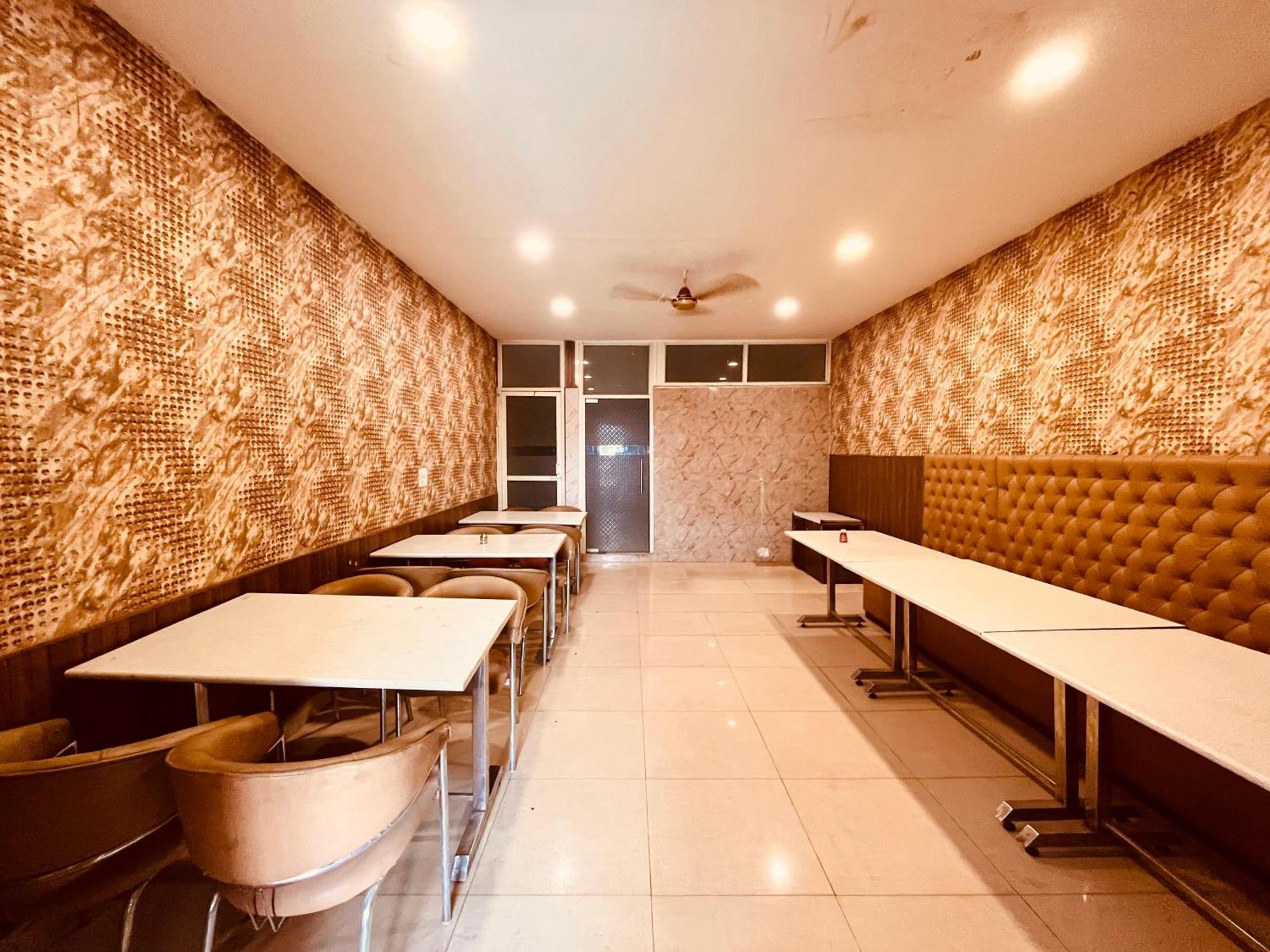 Hotel The Pearl Grand - Top Rated ! Most Awarded ! Parking ! Lift ! Luxury Rooms ! Best Selling Zirakpur Kültér fotó