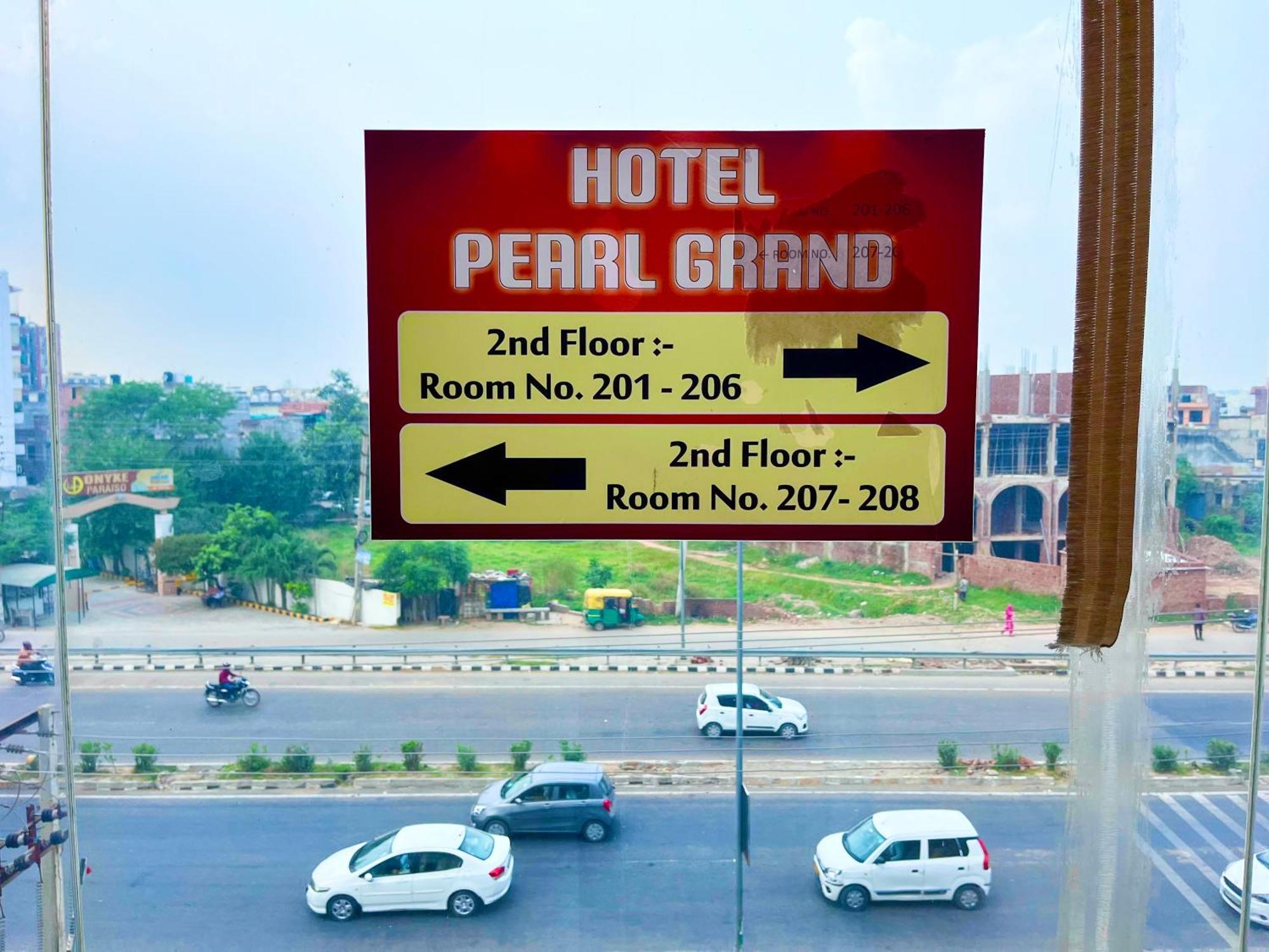 Hotel The Pearl Grand - Top Rated ! Most Awarded ! Parking ! Lift ! Luxury Rooms ! Best Selling Zirakpur Kültér fotó