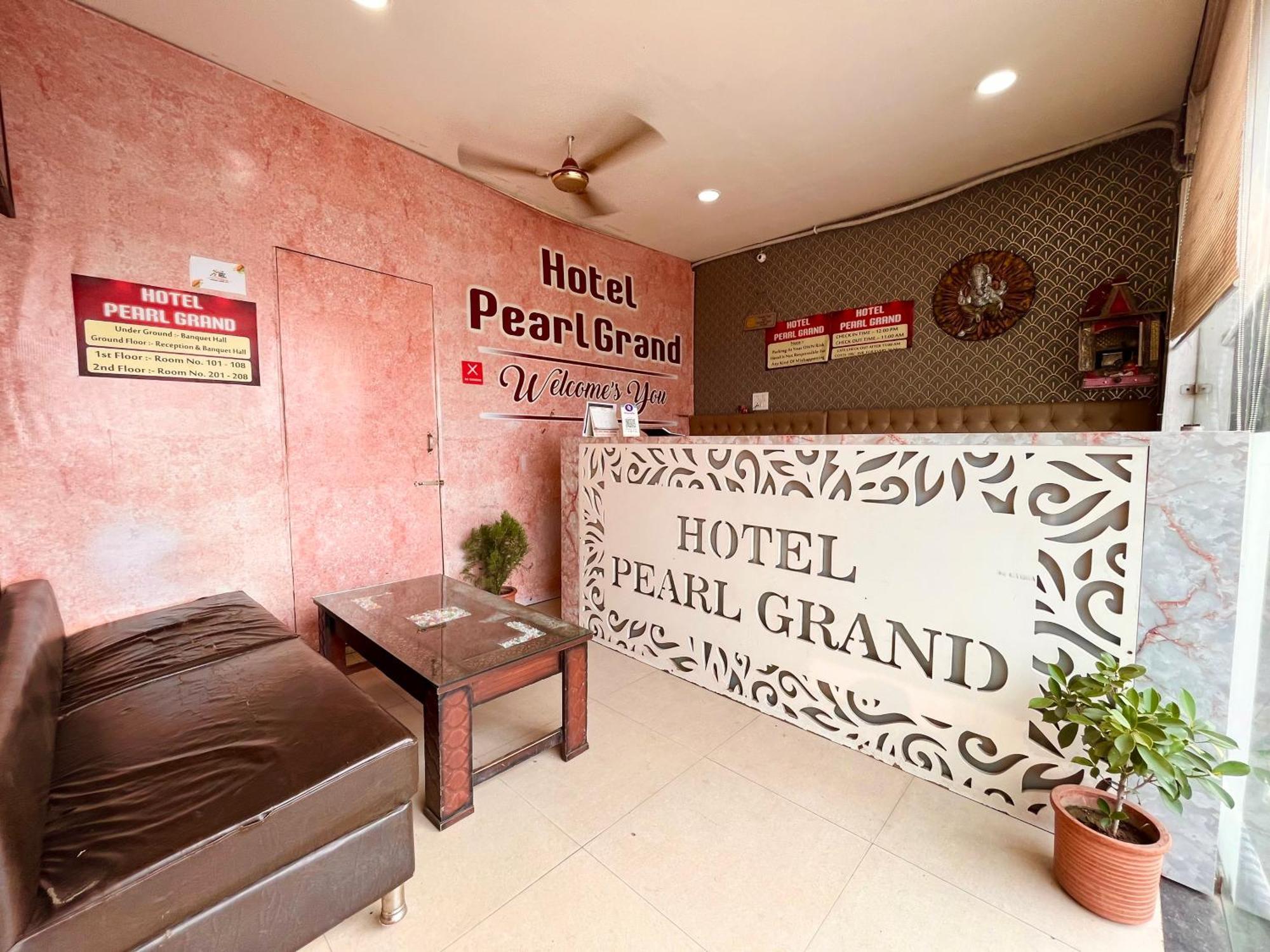Hotel The Pearl Grand - Top Rated ! Most Awarded ! Parking ! Lift ! Luxury Rooms ! Best Selling Zirakpur Kültér fotó